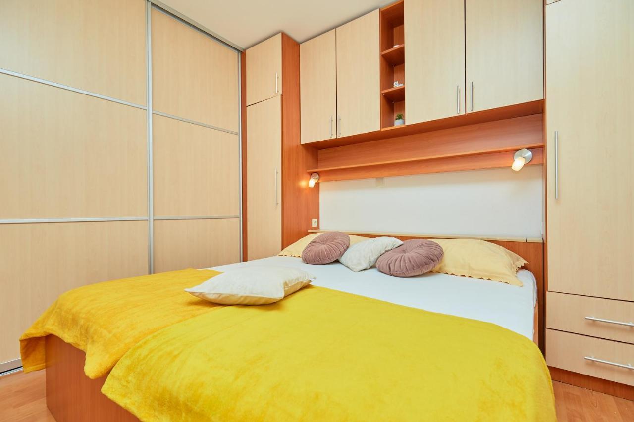 Apartments Zelic Tucepi Tučepi Quarto foto