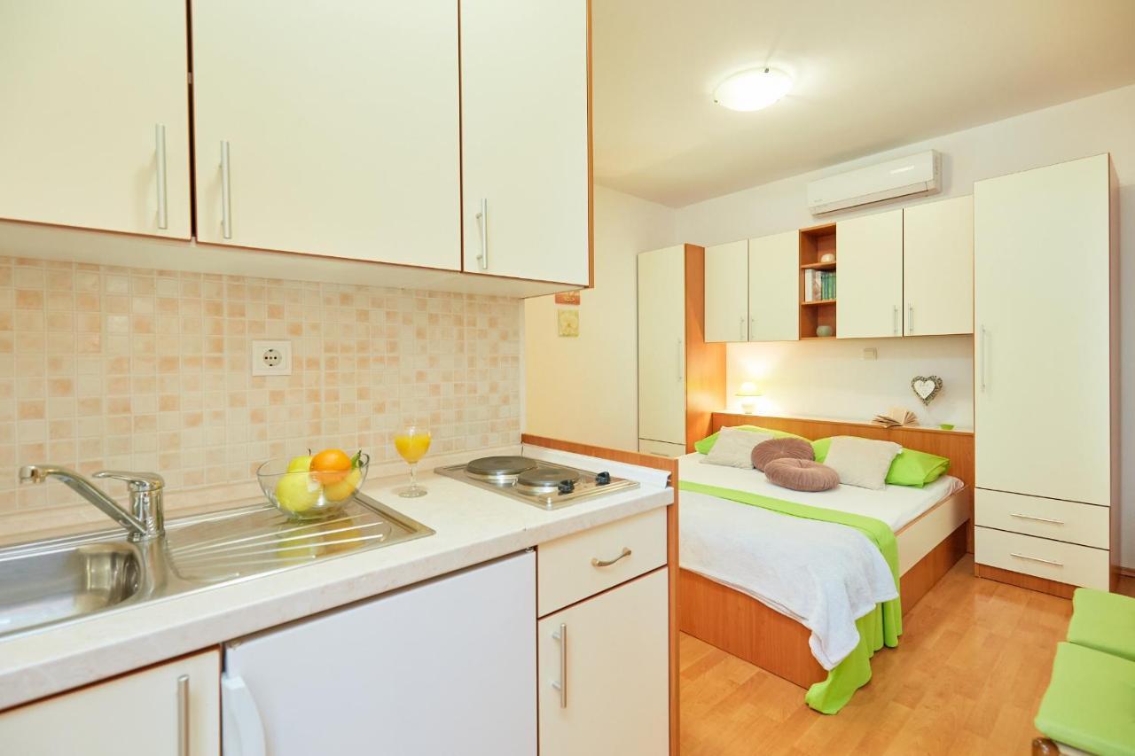 Apartments Zelic Tucepi Tučepi Quarto foto
