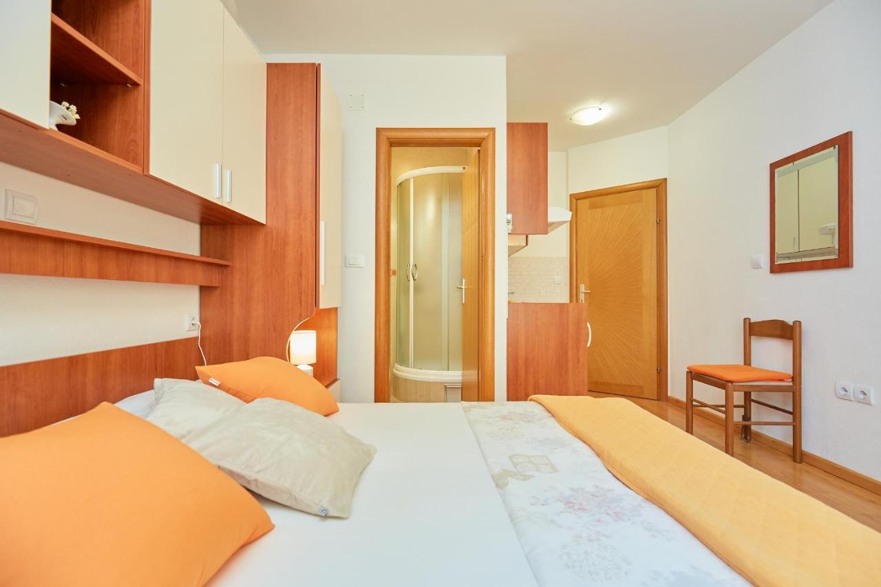 Apartments Zelic Tucepi Tučepi Quarto foto