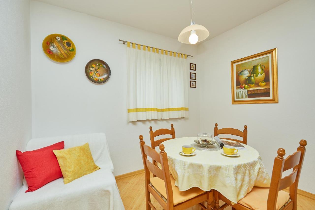 Apartments Zelic Tucepi Tučepi Quarto foto